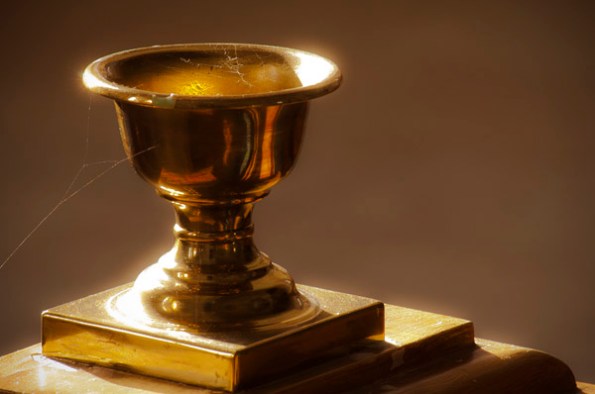 ChurchCandleHolh_1018